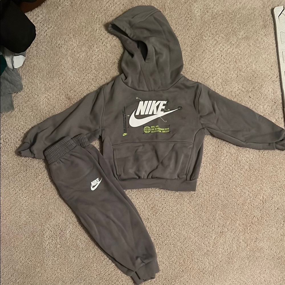 Nike Gray Athletic Sweatpants with Tapered Fit